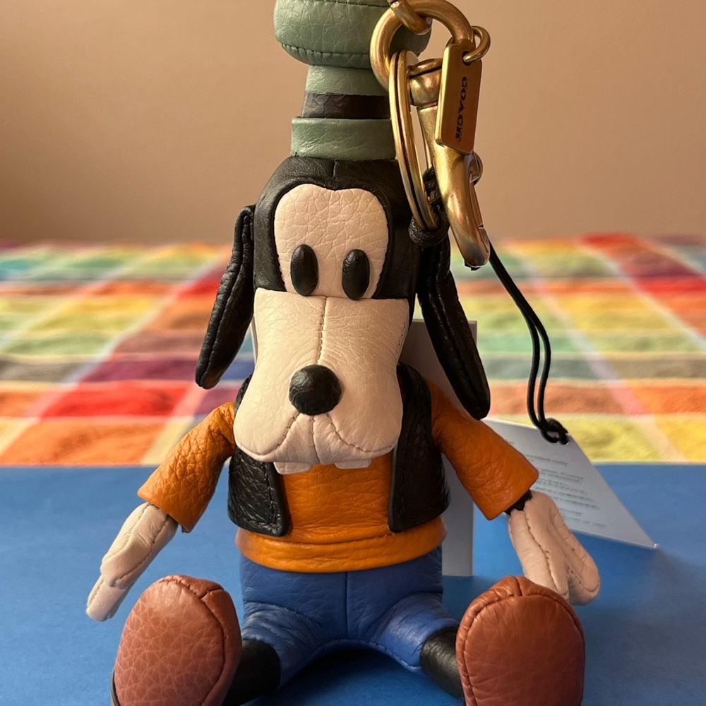 ๐ถ DISNEY X COACH GOOFY BAG CHARM-KEYCHAIN ๐ถ NWT ๐ถ - Picture 12 of 16